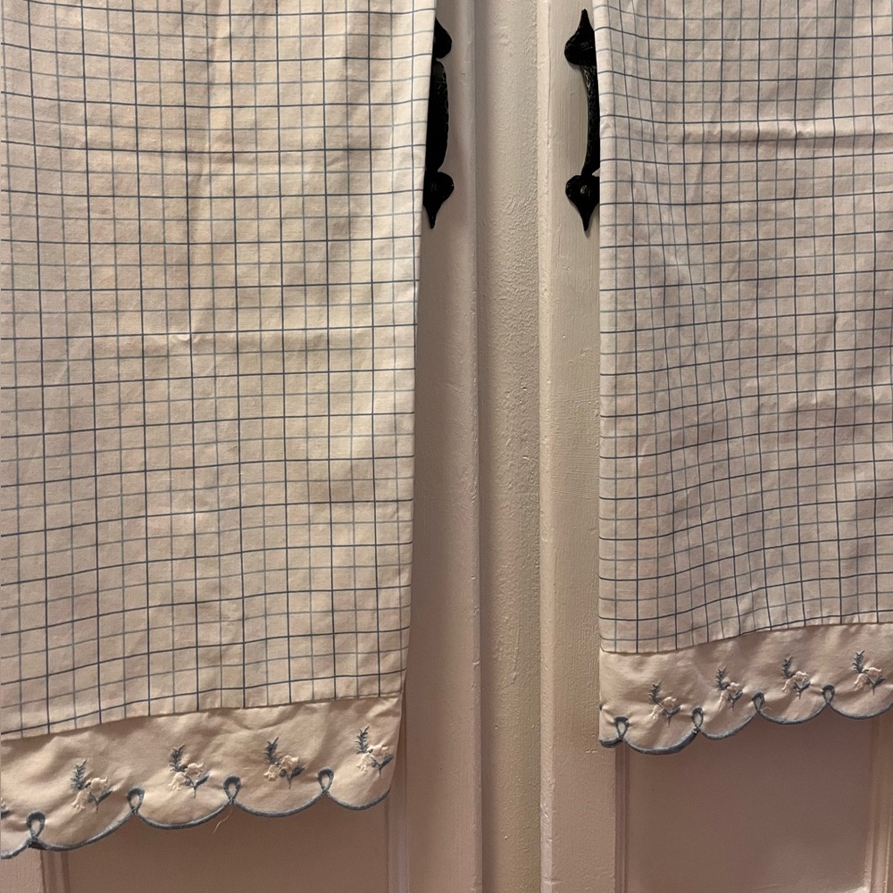 2 Vintage St Mary’s Percale Embroidered Pillowcases - Picture 7 of 15